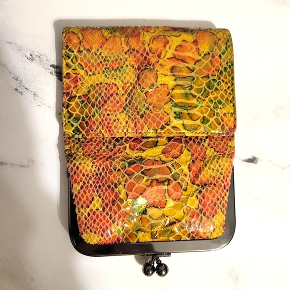 Vintage HOBO Int'l 'Robin' Embossed Autumn Pattern Leather Wallet w/Kisslock - Picture 5 of 11